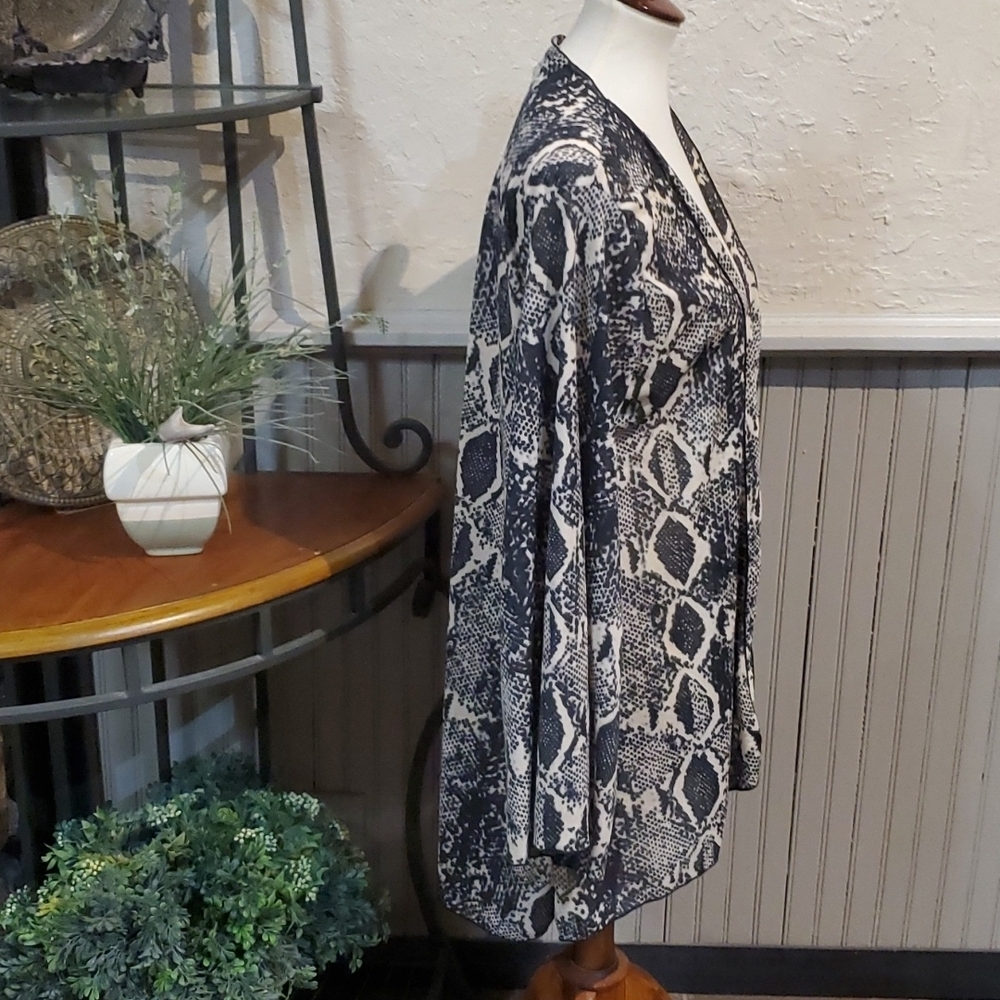 L&B. Shrug - Picture 5 of 7